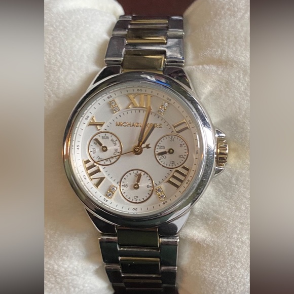 Elegant Silver and Gold Tone Michael Kors Wristwatch - Picture 2 of 10